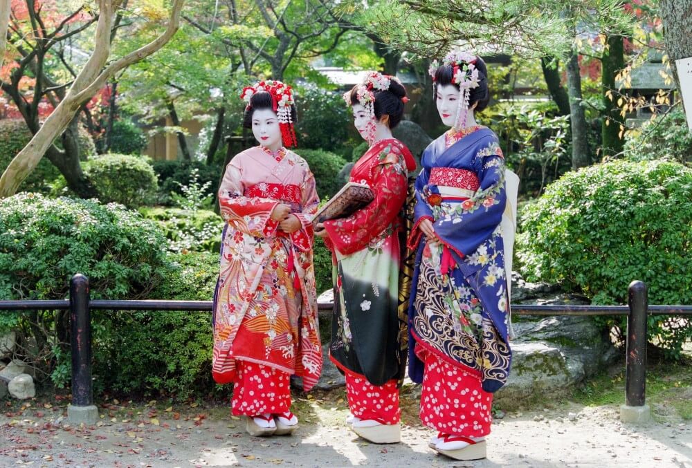 Yukata vs. Kimono vs. Hakama: Your Guide to Traditional Japanese