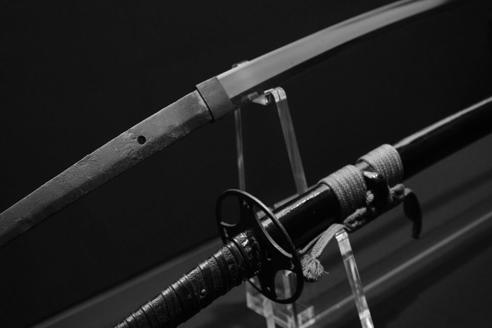 a black and white photo of a sword