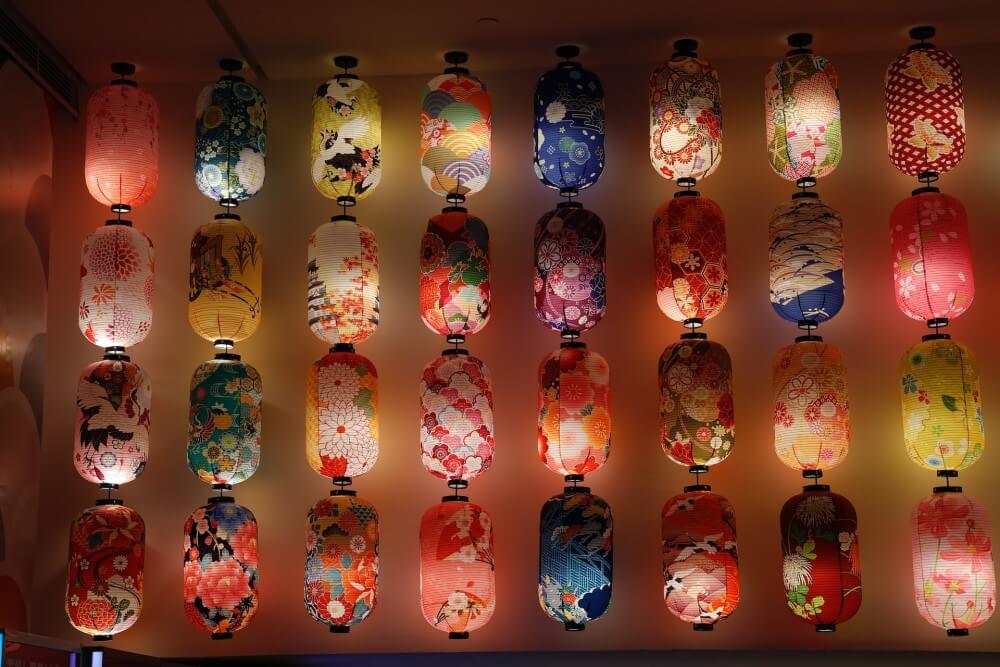 Japanese paper lanterns to decorate home